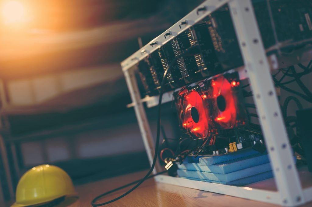 Mining rig for cryptocurrency mining